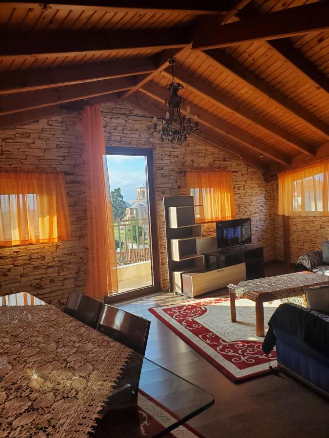 Appartement Σοφιτα Φερεσ à Pherrai Extérieur photo